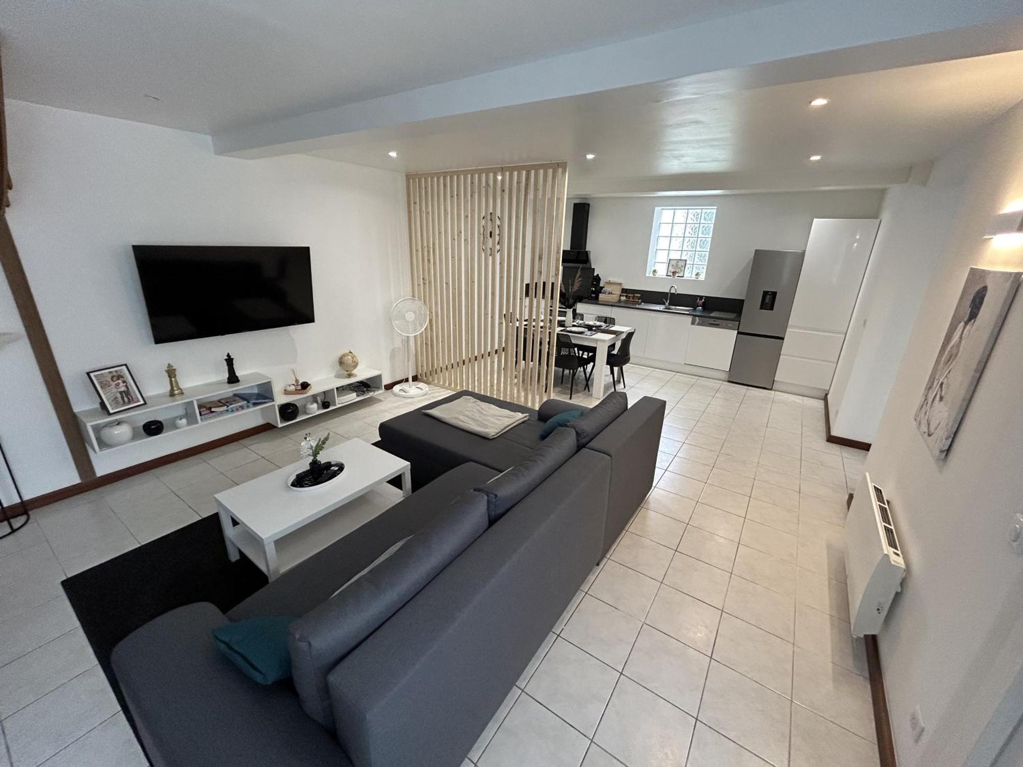 Apartment Centre Avec Garage - Parking